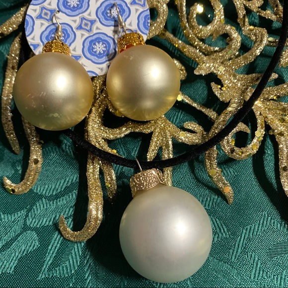 🎄New Christmas Bulb Earrings & Necklace Set - Picture 2 of 8